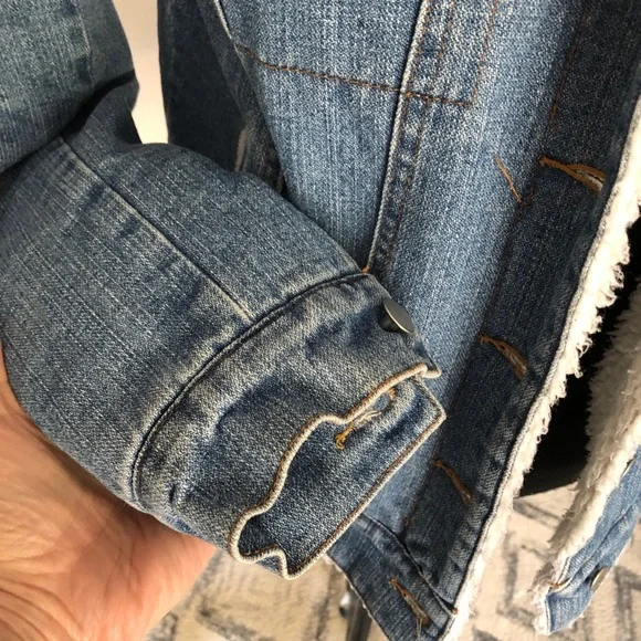 Honey Punch jean jacket with Sherpa interior size S - Picture 6 of 9